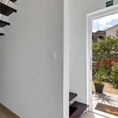Kuca Za Odmor Lemon Tree Апартаменты Макарска