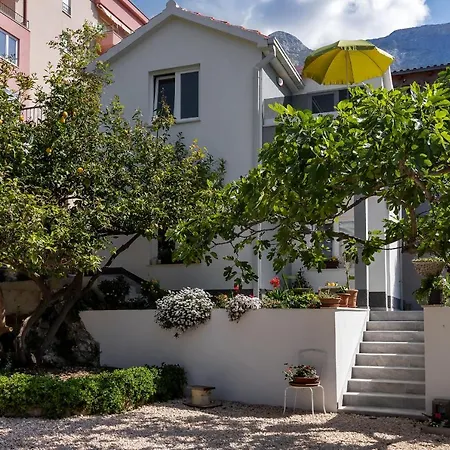 Kuca Za Odmor Lemon Tree Апартаменты Макарска