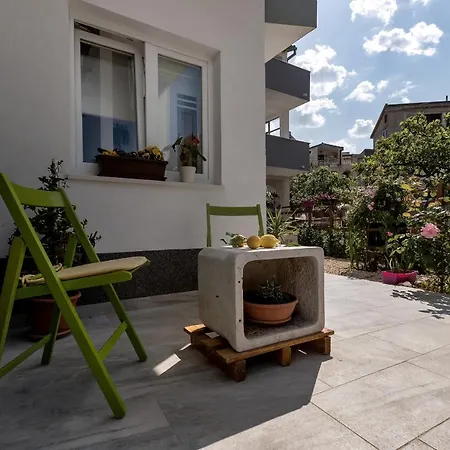 Апартаменты Kuca Za Odmor Lemon Tree Макарска